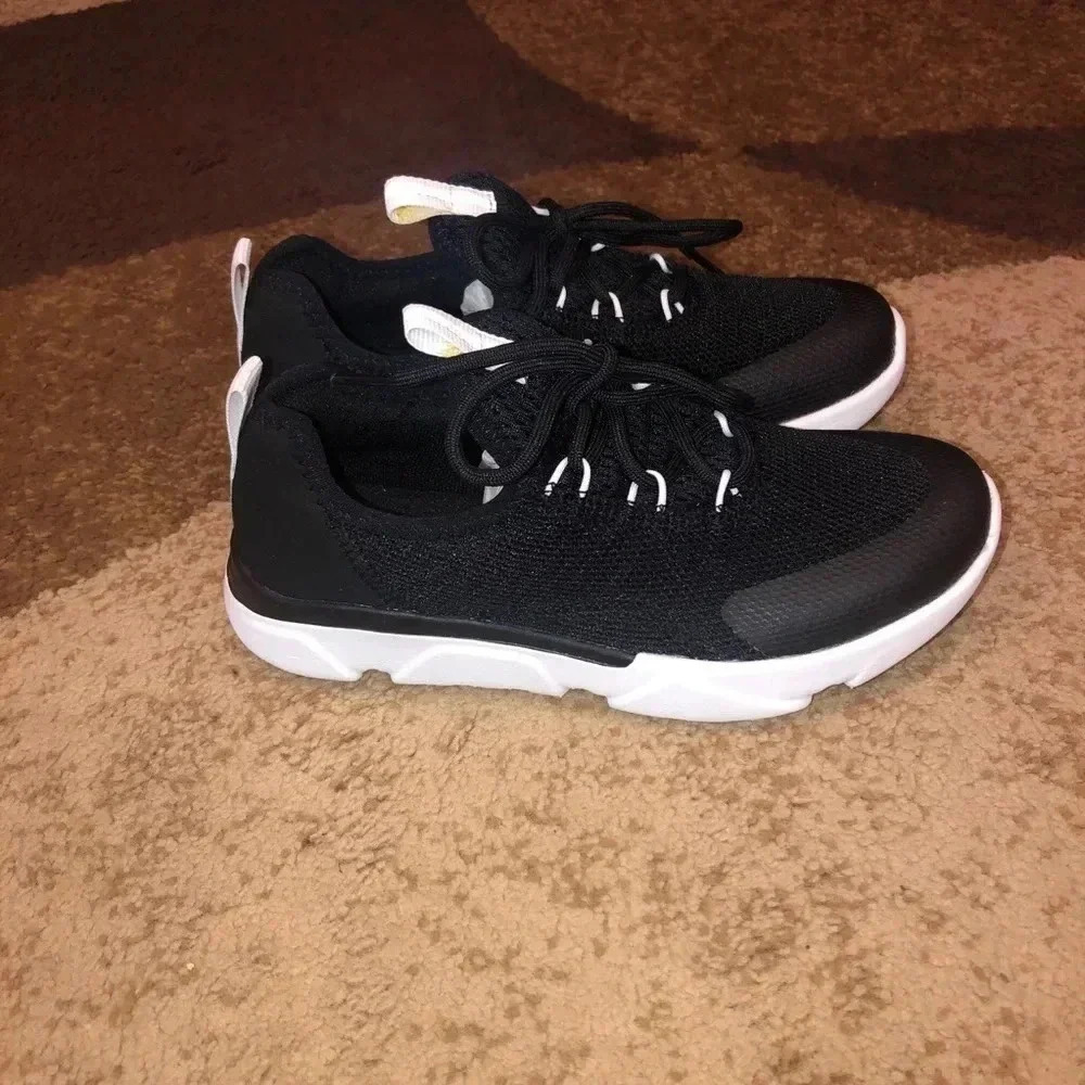 Dsg kids shoes - black and white sz 1 - Picture 4 of 4